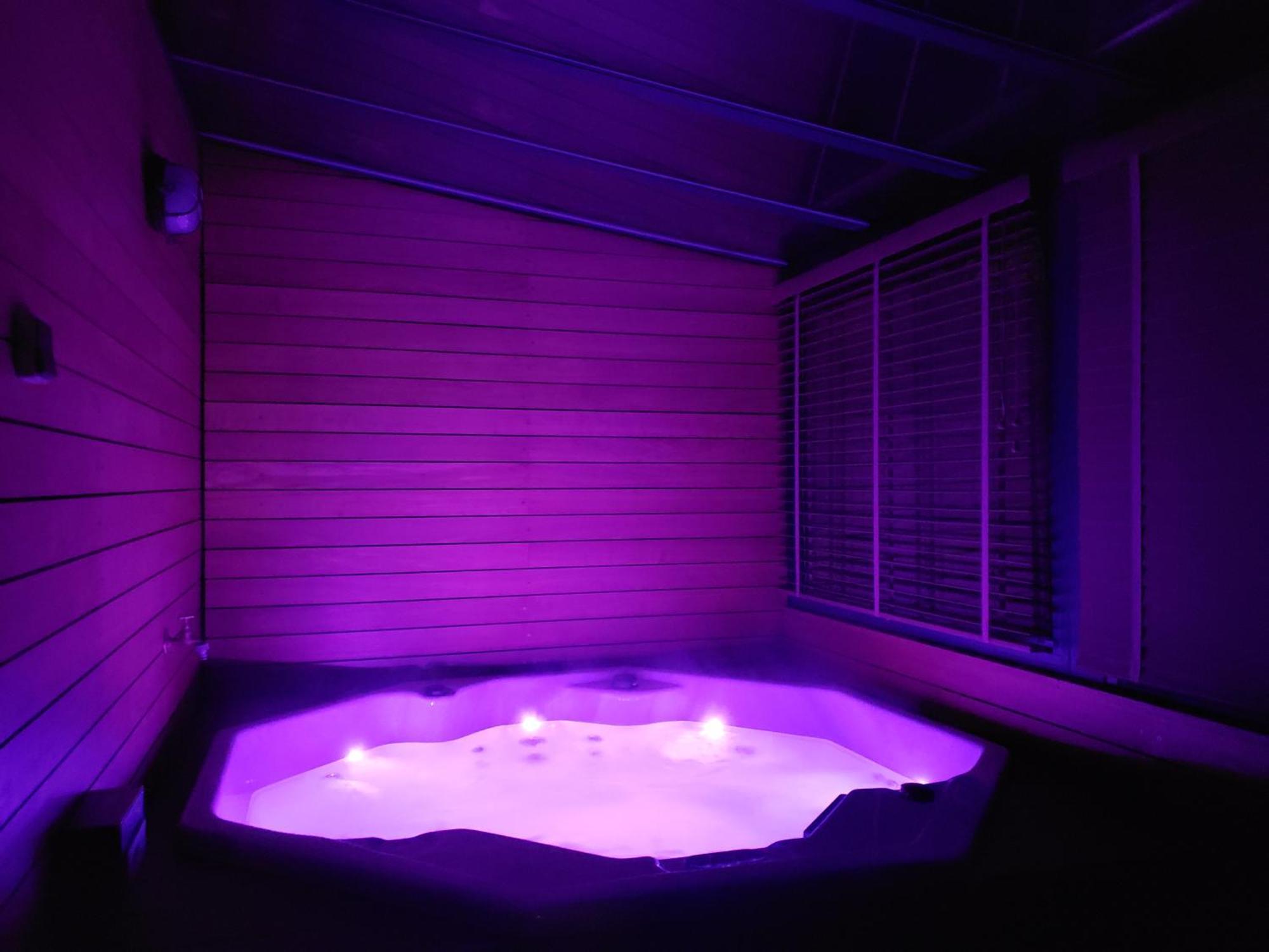 Le Mazet Des Amants, En Bois Avec Jacuzzi Privatif Villa