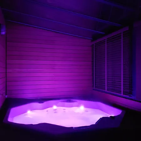 Le Mazet Des Amants, Cabane En Bois Avec Jacuzzi Privatif Avinhão Exterior foto