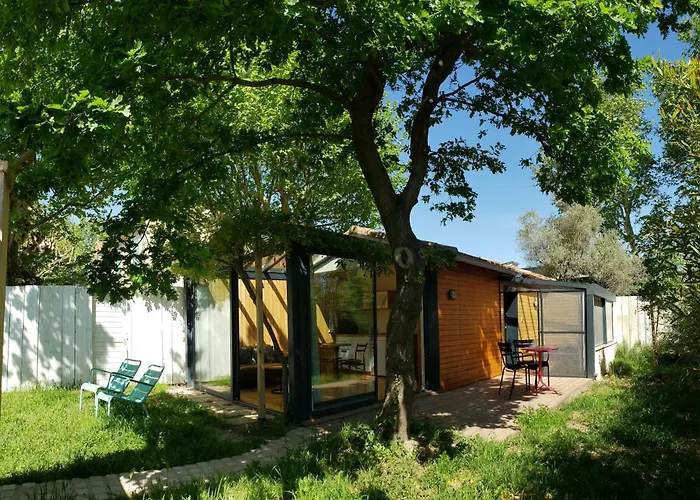 Le Mazet Des Amants, Cabane En Bois Avec Jacuzzi Privatif