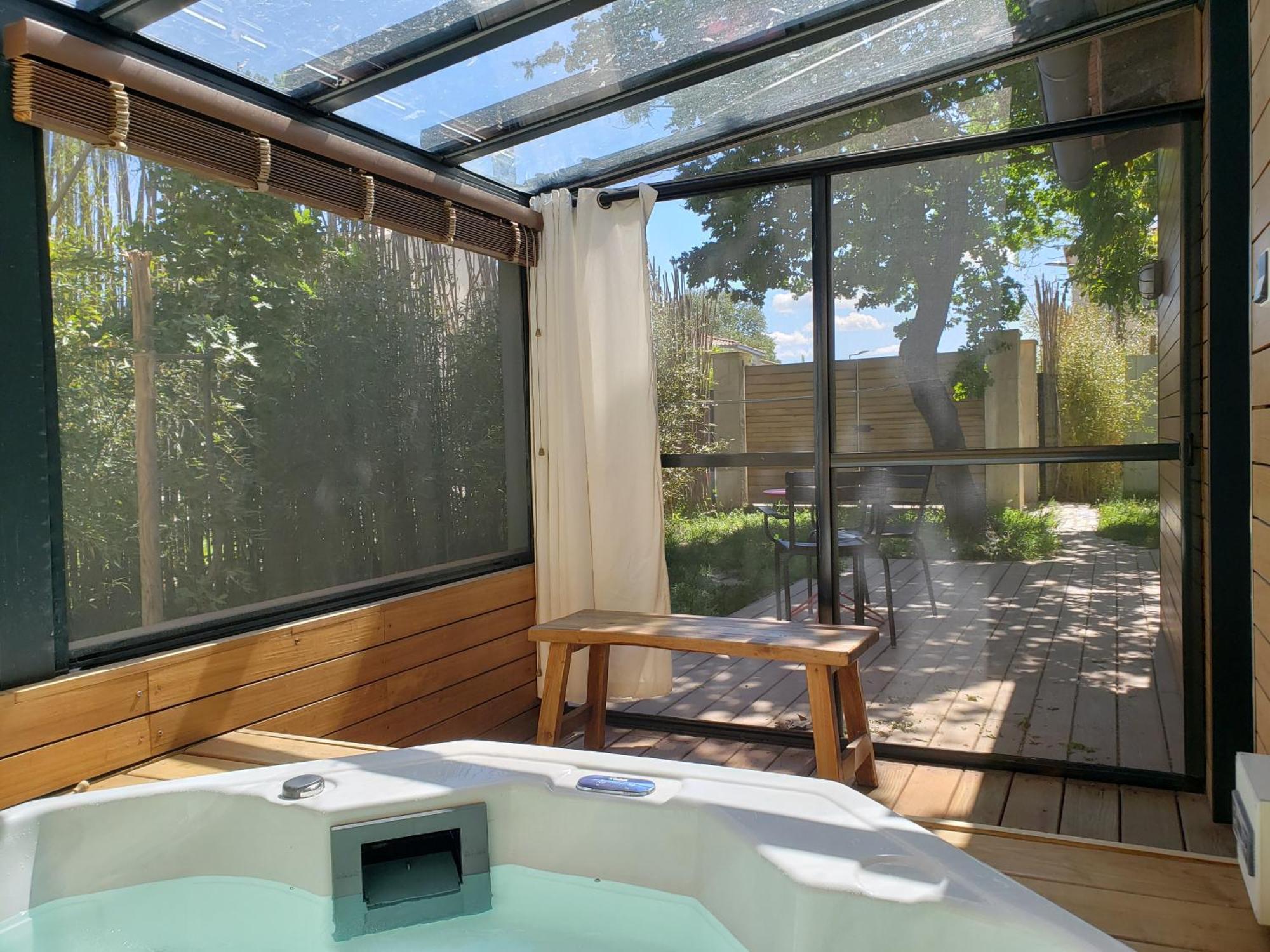 Villa Le Mazet Des Amants, En Bois Avec Jacuzzi Privatif *